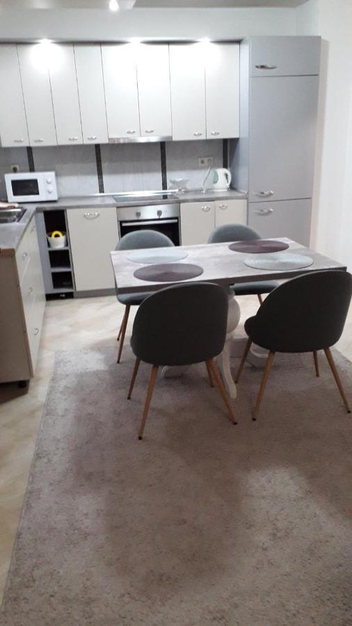 Lili50 Apartment Plovdiv Bagian luar foto