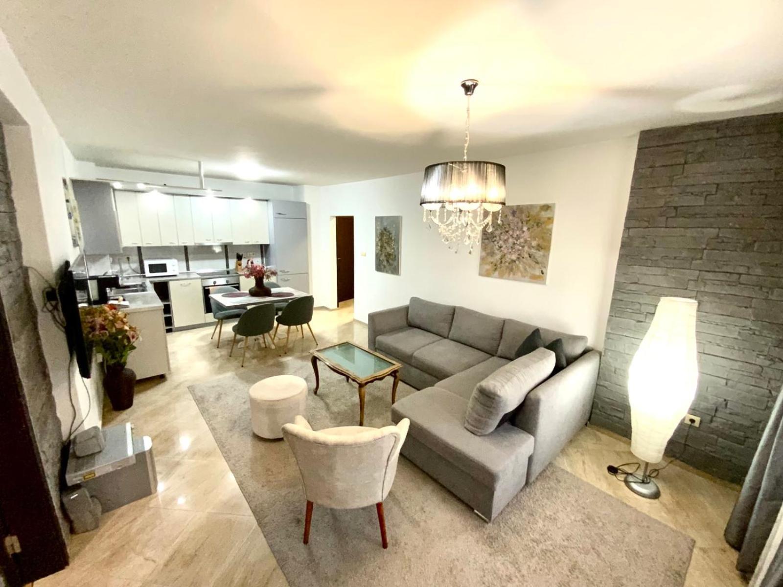 Lili50 Apartment Plovdiv Bagian luar foto