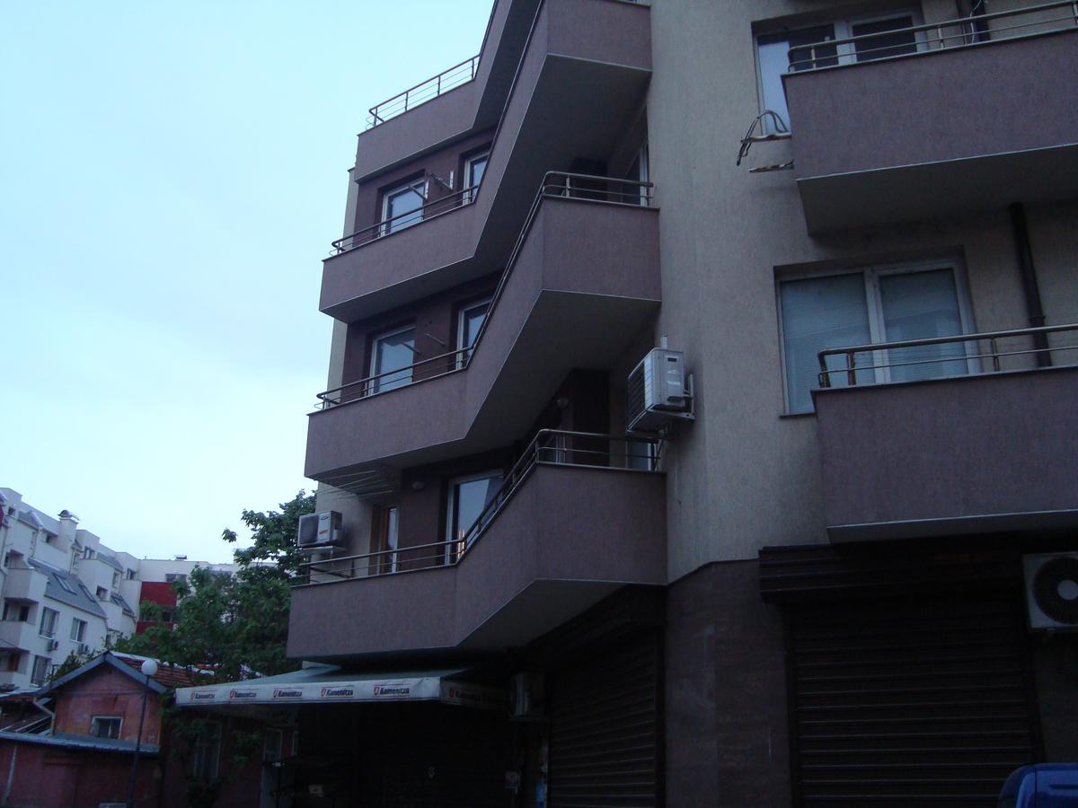 Lili50 Apartment Plovdiv Bagian luar foto
